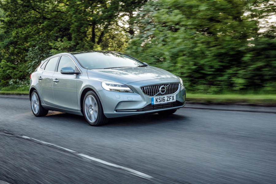  Volvo V40 D4 Inscription 2016 года  (UK) (фото 22 из 34)